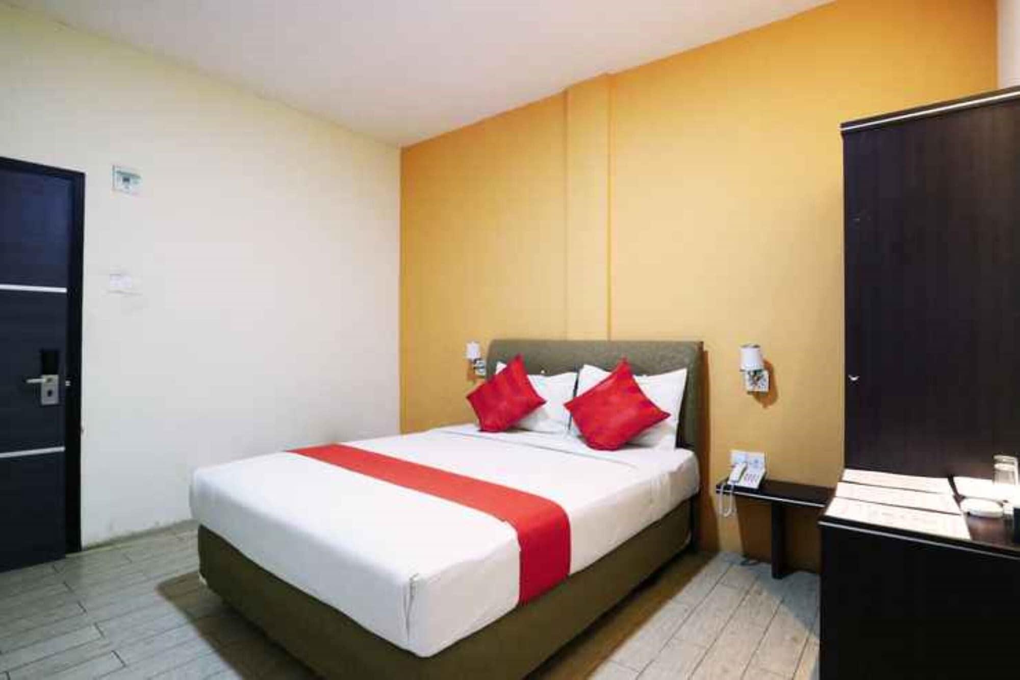 Hotel Blitz Batam Esterno foto