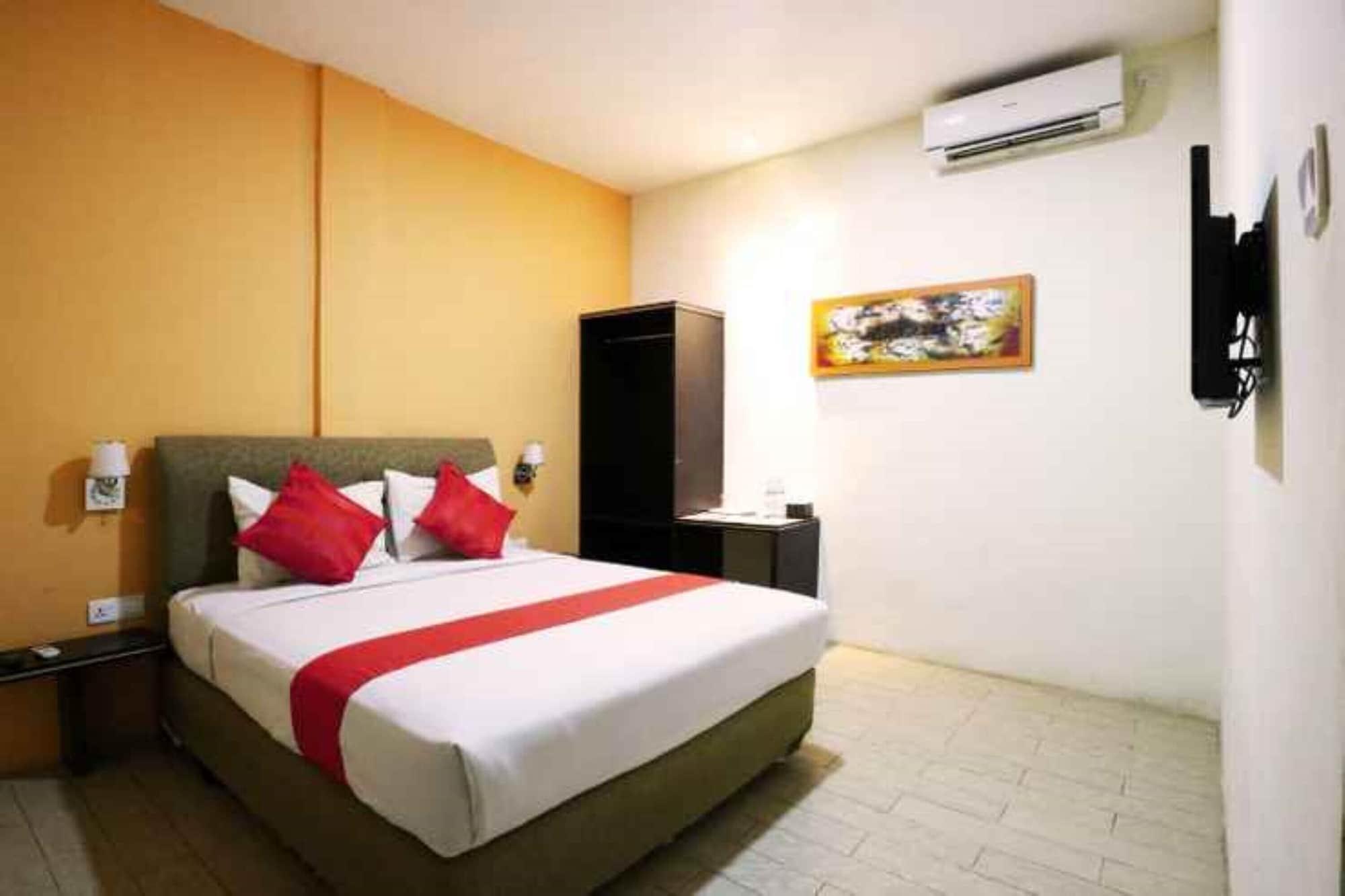 Hotel Blitz Batam Esterno foto