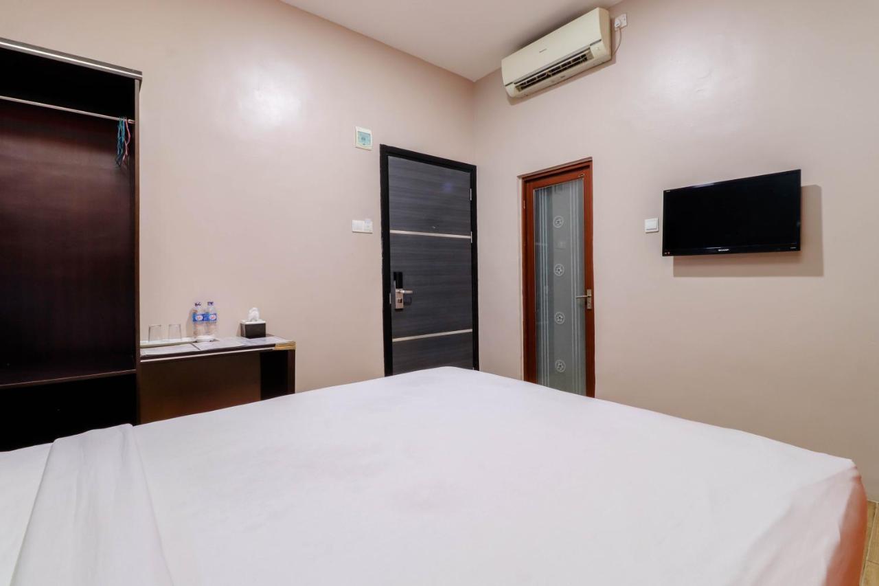 Hotel Blitz Batam Esterno foto