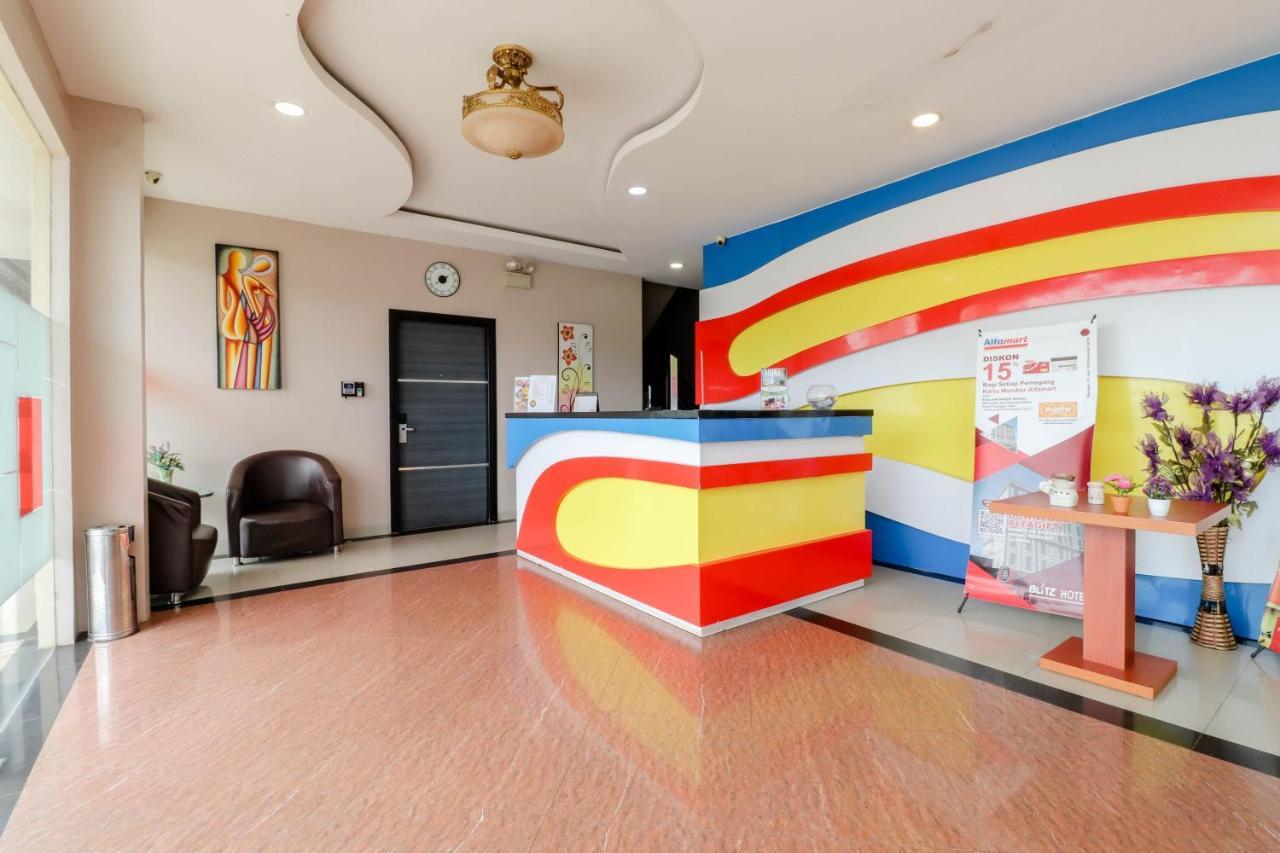 Hotel Blitz Batam Esterno foto