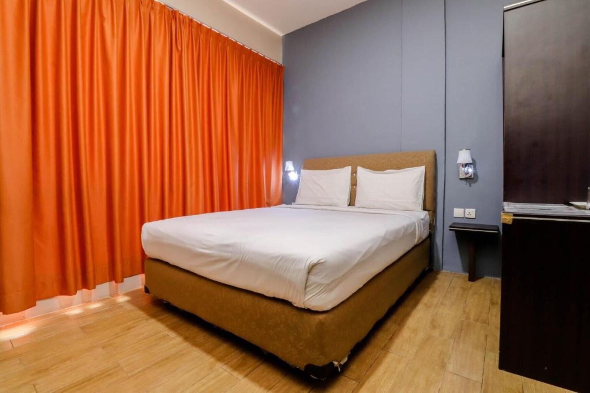 Hotel Blitz Batam Esterno foto