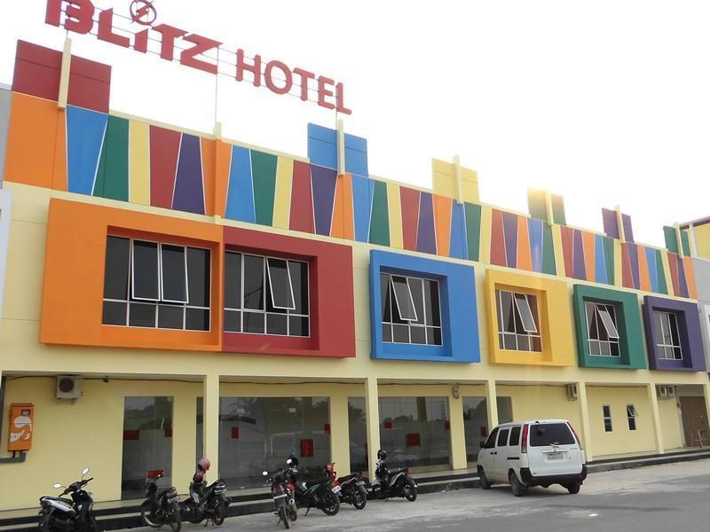 Hotel Blitz Batam Esterno foto