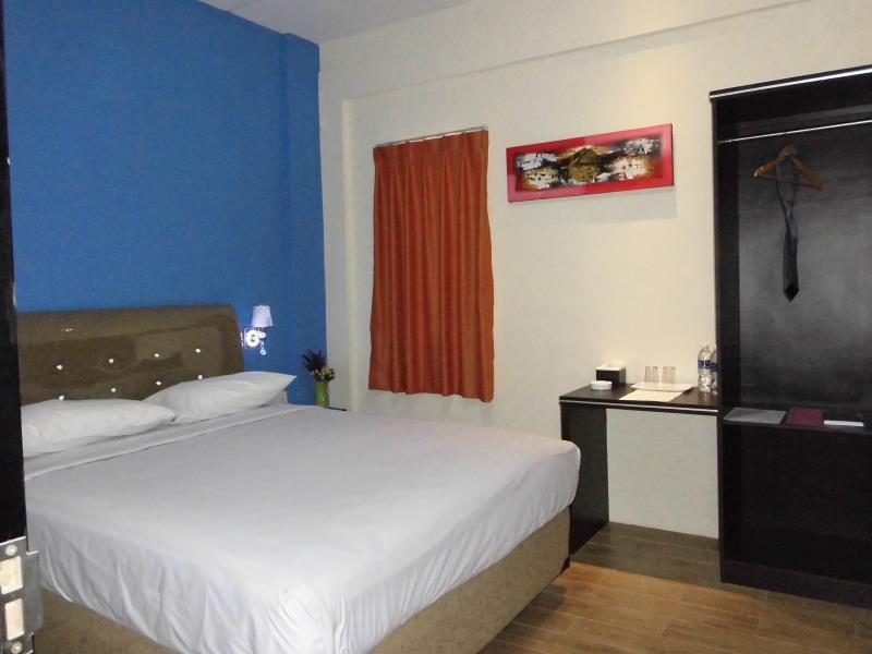 Hotel Blitz Batam Esterno foto