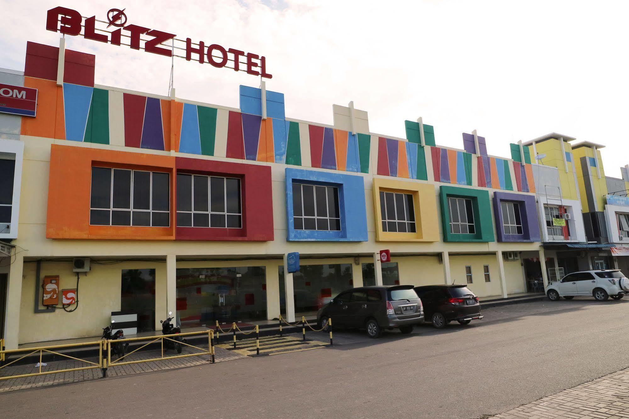 Hotel Blitz Batam Esterno foto