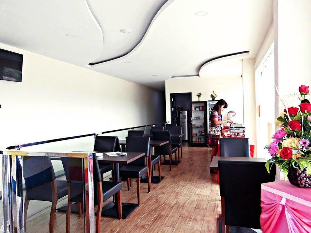 Hotel Blitz Batam Esterno foto