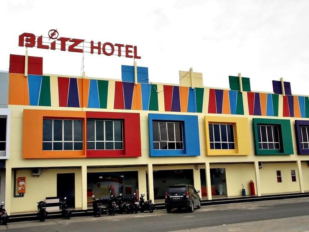 Hotel Blitz Batam Esterno foto