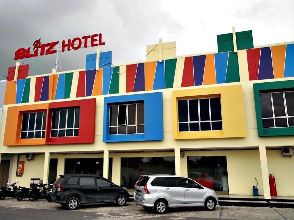 Hotel Blitz Batam Esterno foto