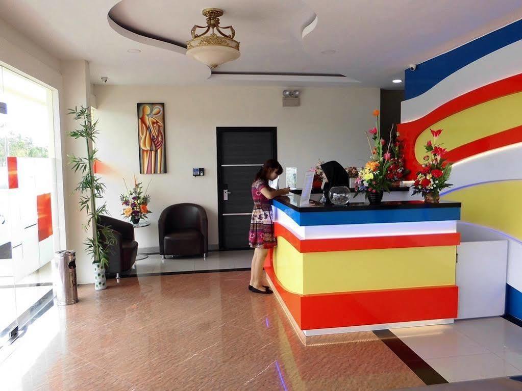 Hotel Blitz Batam Esterno foto
