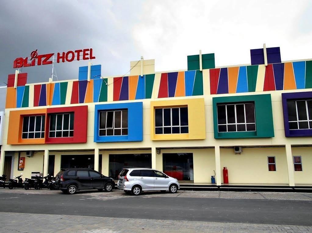 Hotel Blitz Batam Esterno foto